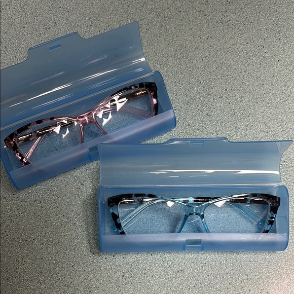 Stylish Blue and Pink Cat-Eye Glasses - Picture 2 of 4